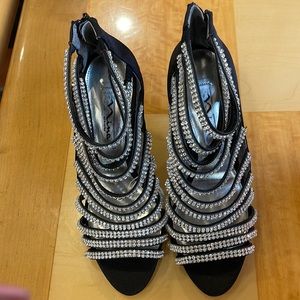 Nina from New York! Very cute 🥰 heel.!